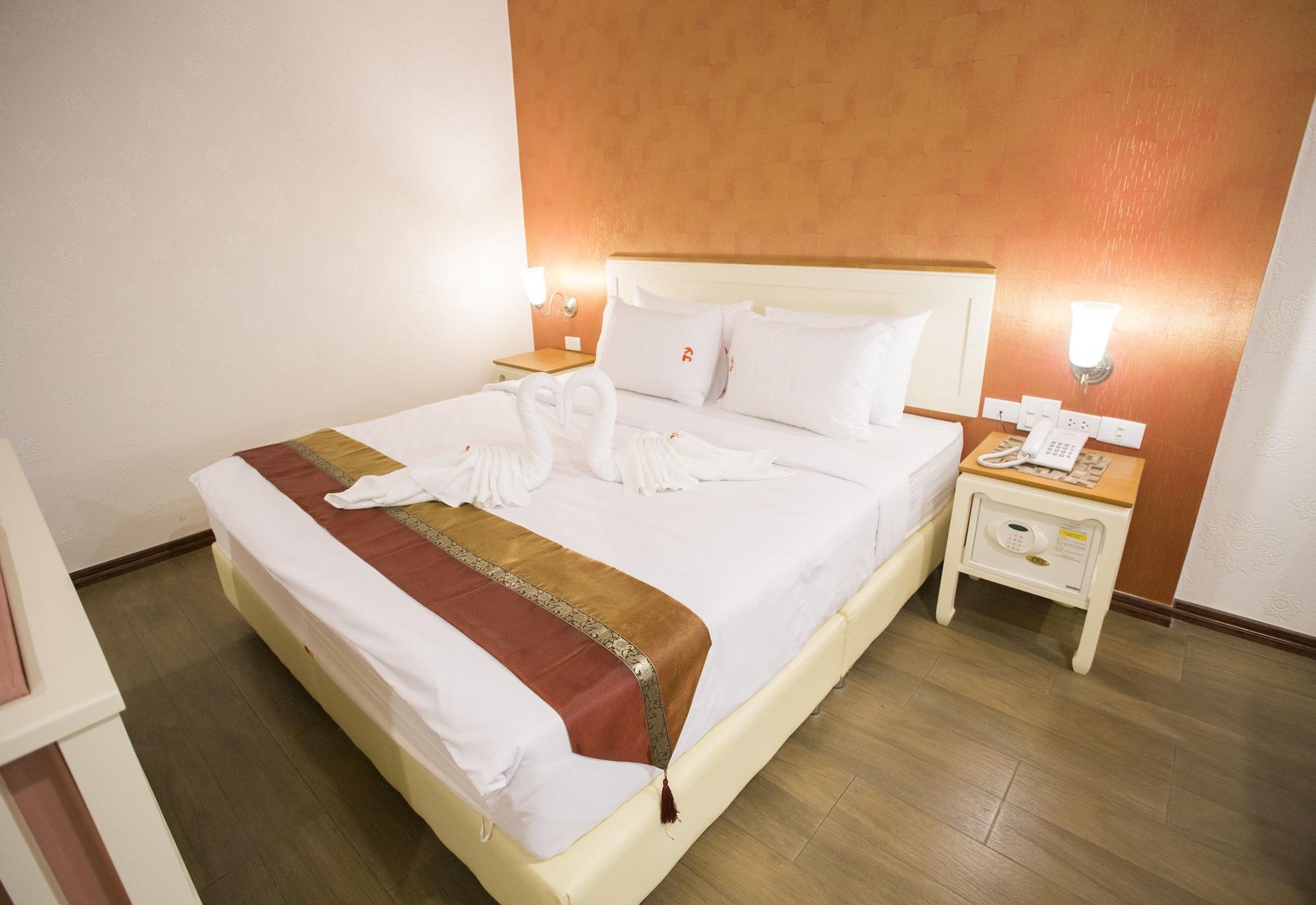 J&Y Hotel Latphrao 35 Бангкок Экстерьер фото