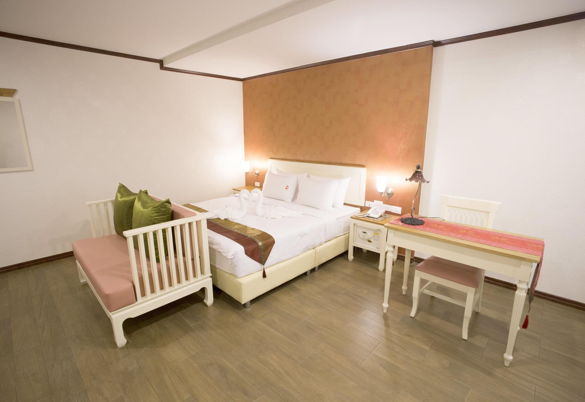 J&Y Hotel Latphrao 35 Бангкок Экстерьер фото