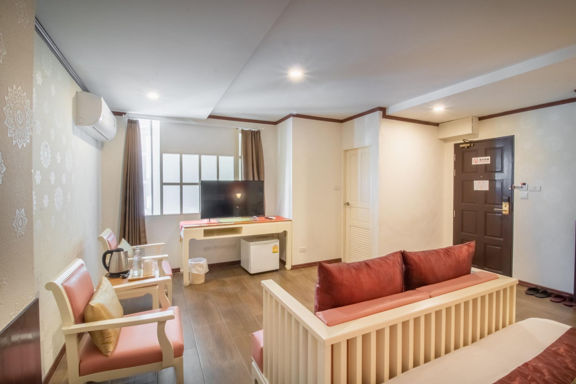 J&Y Hotel Latphrao 35 Бангкок Экстерьер фото