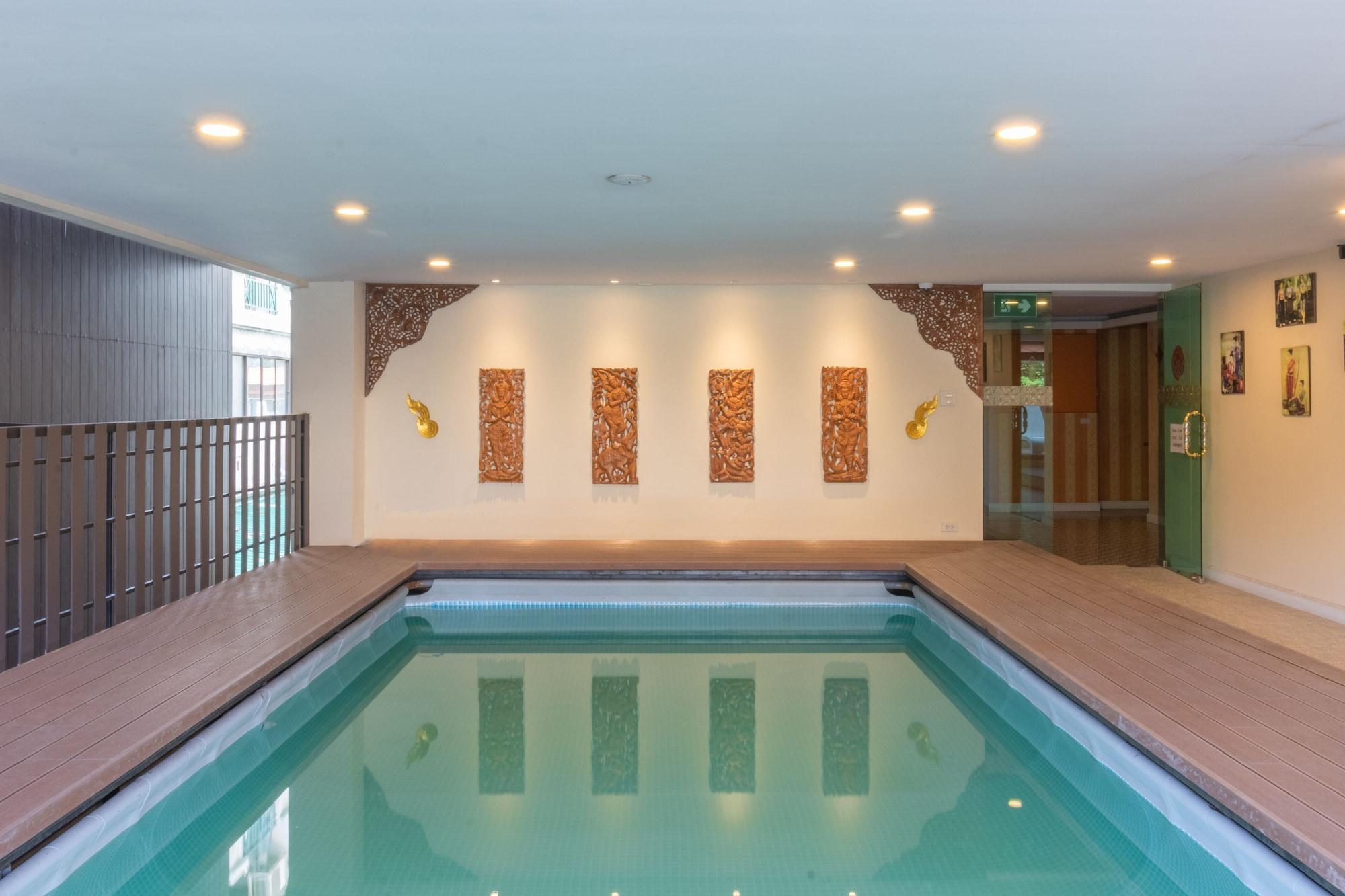 J&Y Hotel Latphrao 35 Бангкок Экстерьер фото
