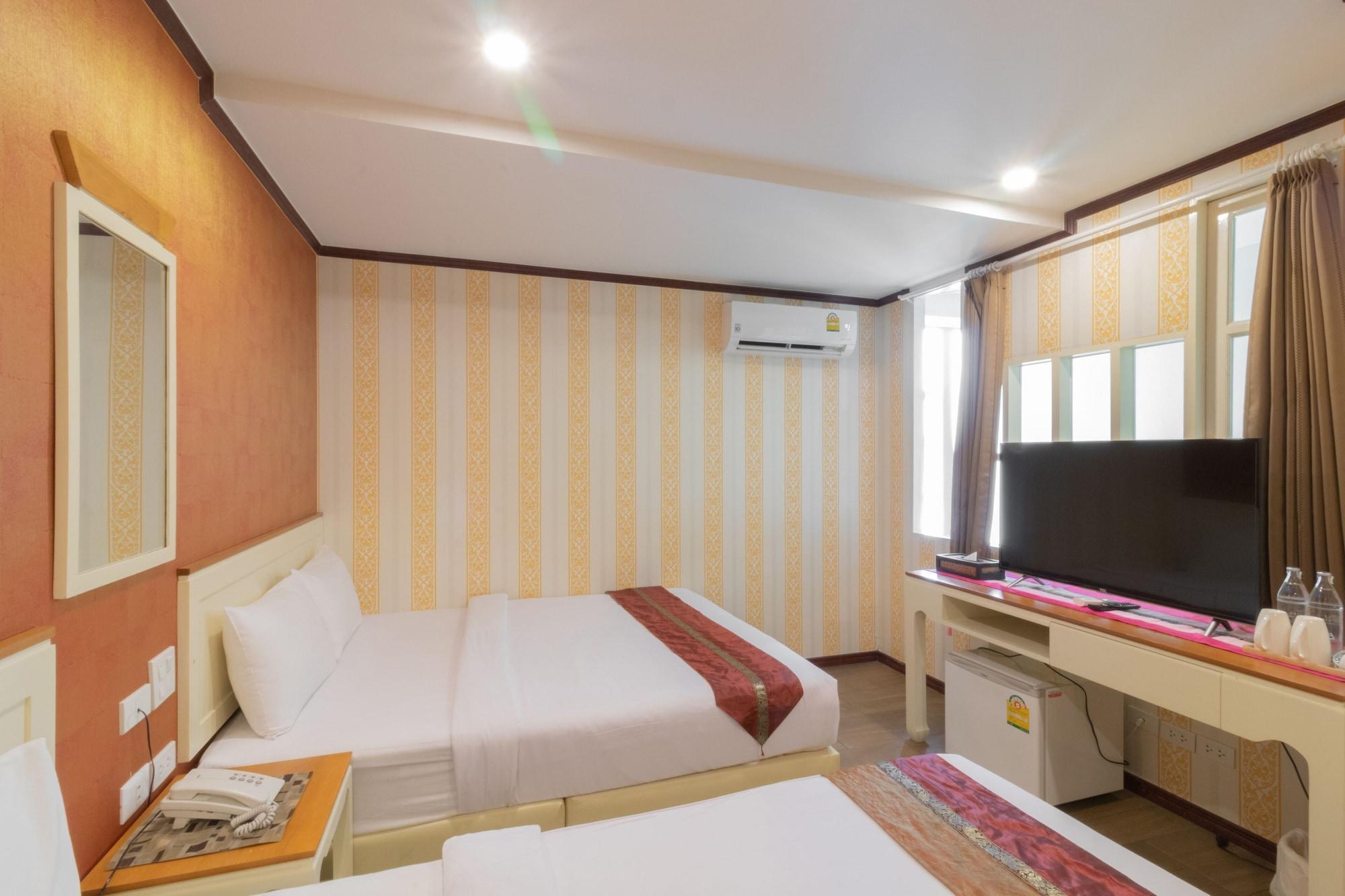 J&Y Hotel Latphrao 35 Бангкок Экстерьер фото