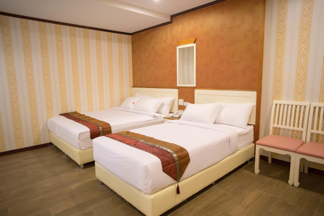 J&Y Hotel Latphrao 35 Бангкок Экстерьер фото