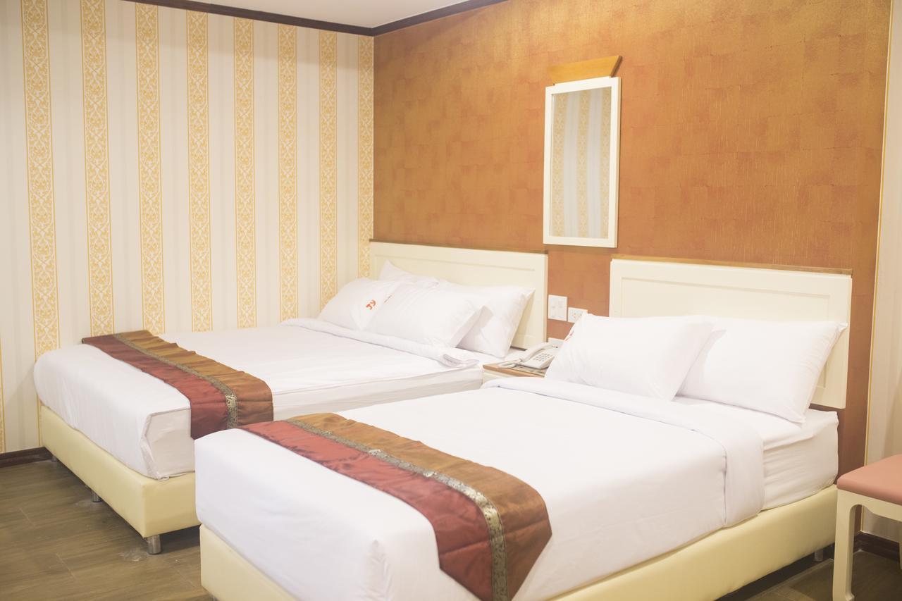 J&Y Hotel Latphrao 35 Бангкок Экстерьер фото