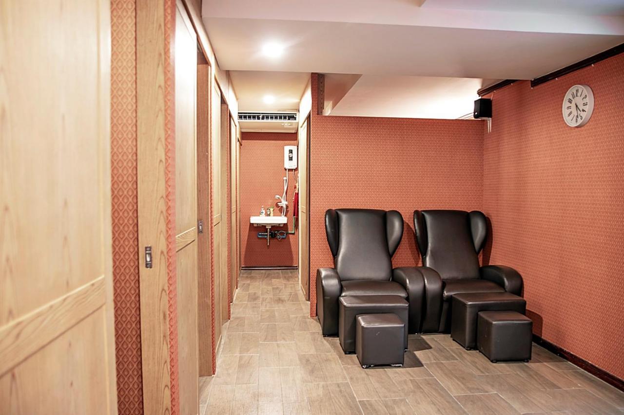 J&Y Hotel Latphrao 35 Бангкок Экстерьер фото