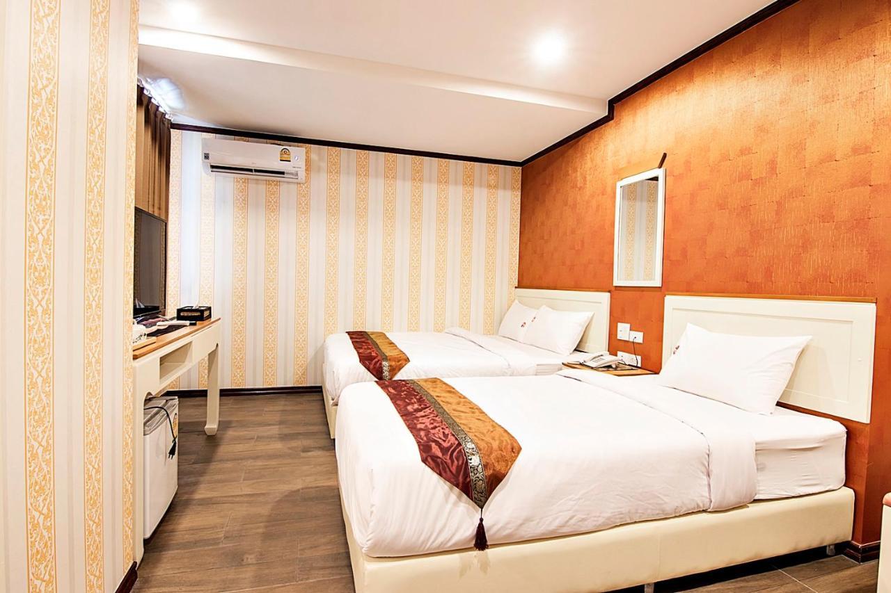 J&Y Hotel Latphrao 35 Бангкок Экстерьер фото