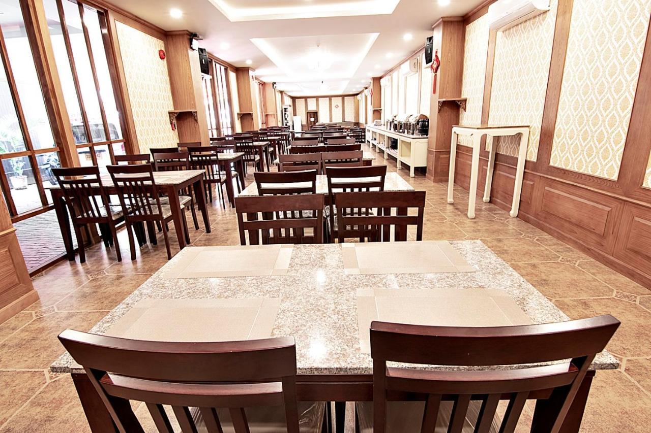 J&Y Hotel Latphrao 35 Бангкок Экстерьер фото