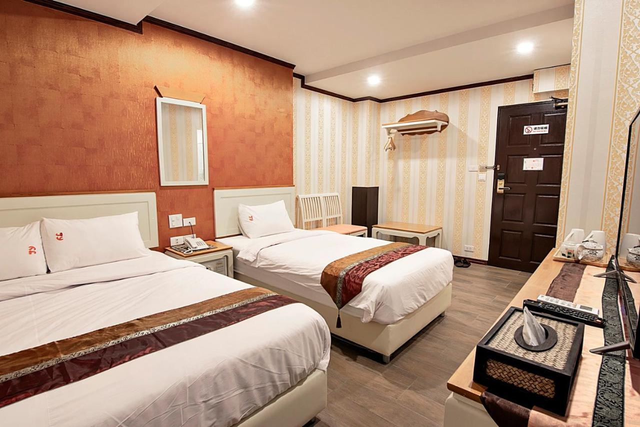 J&Y Hotel Latphrao 35 Бангкок Экстерьер фото