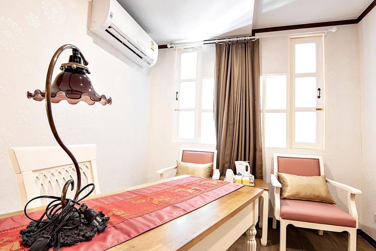 J&Y Hotel Latphrao 35 Бангкок Экстерьер фото