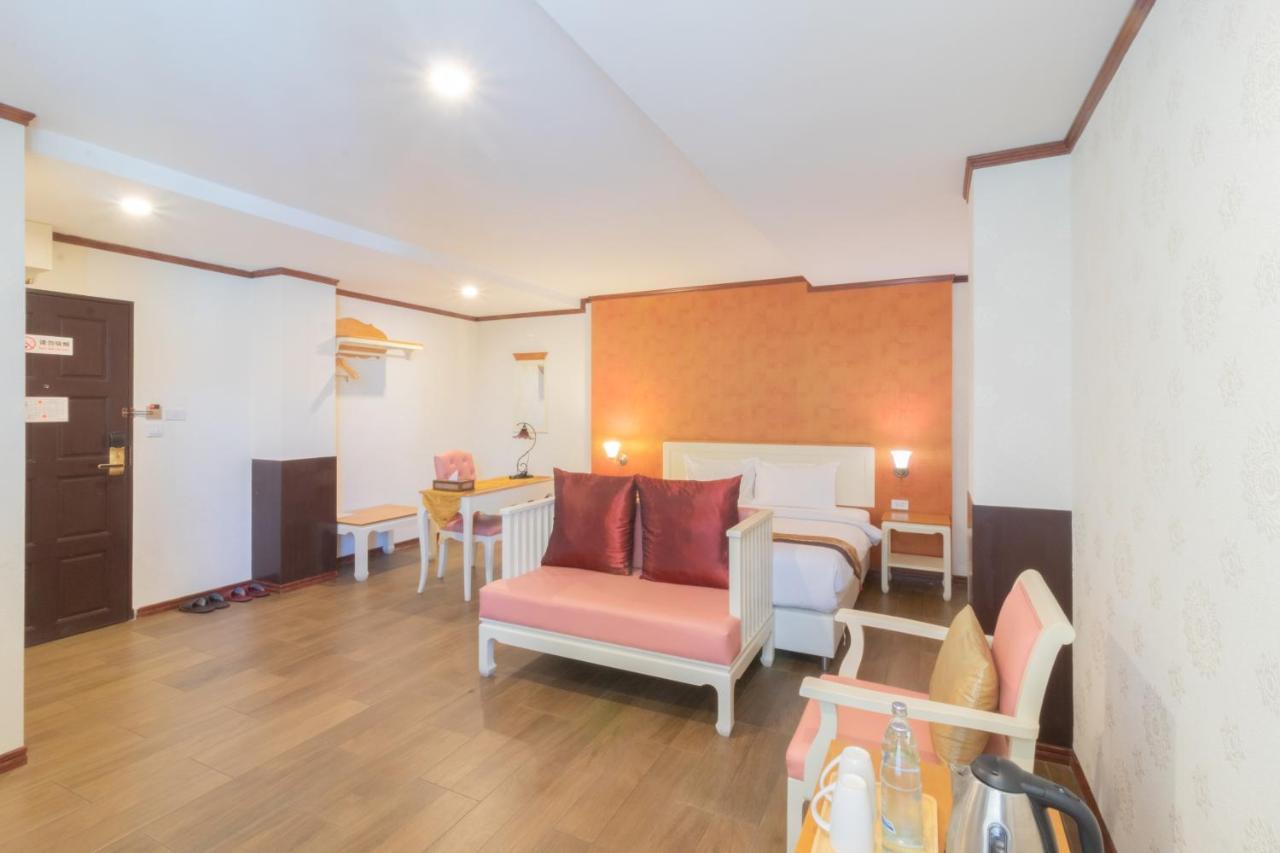 J&Y Hotel Latphrao 35 Бангкок Экстерьер фото