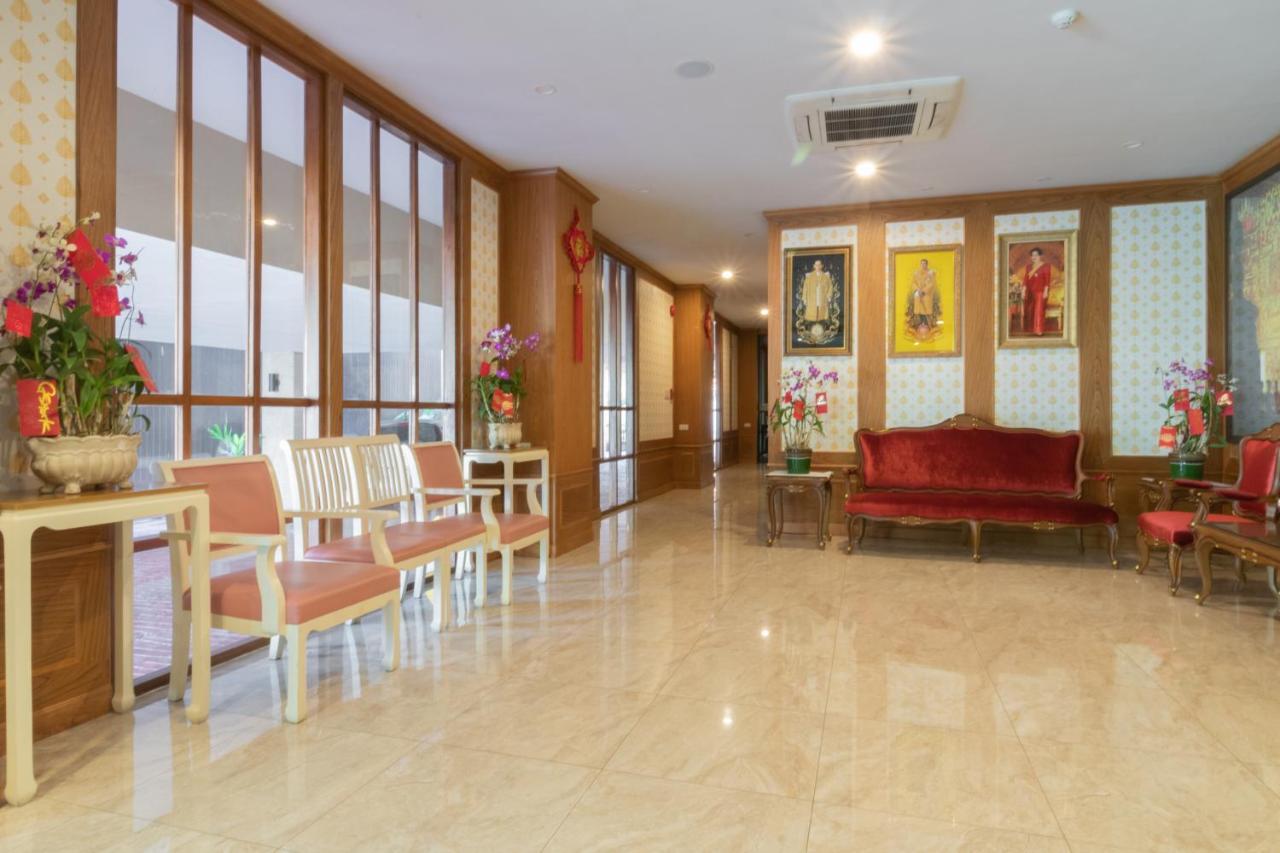 J&Y Hotel Latphrao 35 Бангкок Экстерьер фото
